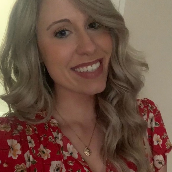 Meet your Posher, Breanna - Picture 1 of 1